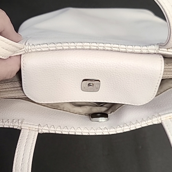 Liz Clairborne Bucket Purse White with Beige Lining and a Separated inside - Picture 7 of 15